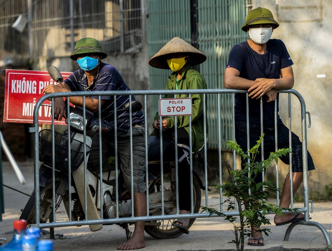[ẢNH] bóbóng đá kèo nhà cái đá kèo nhà cáiười dân Hạ Lôi phấn khởi, dọn dẹp nhà cửa  trước giờ dỡ lệnh cách ly 0h đêm nay - Ảnh 2.