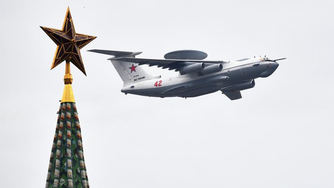 Cường kích Su-25 vẽ quốc kỳ Nga tuyệt đẹp diễn tập kỷ niệm Ngày Chiến thắng - Ảnh 13.