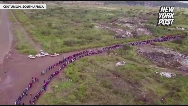 Covid-19: Cảnh tượng tuyệt vọng chưa từng thấy ở Nam Phi - Ảnh 2.