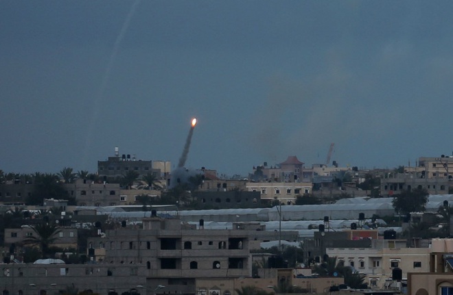 Israel báo động đỏ, tung xe tăng phản kích - Bất ngờ bị QĐ Syria ra đòn tối tăm mặt mũi, Thổ có xé bỏ lệnh ngưng bắn ở Idlib? - Ảnh 1.