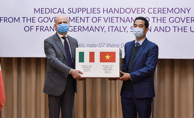  Chuyên gia y tế Italy kinh ngạc về kết quả phòng chống COVID-19 của Việt Nam  - Ảnh 1.