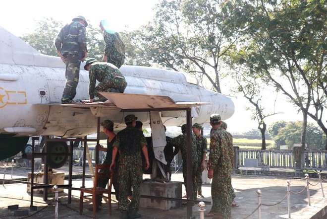 Mục kích quân đội tháo rời máy bay tại Huế chuyển về bảo tàng - Ảnh 11.