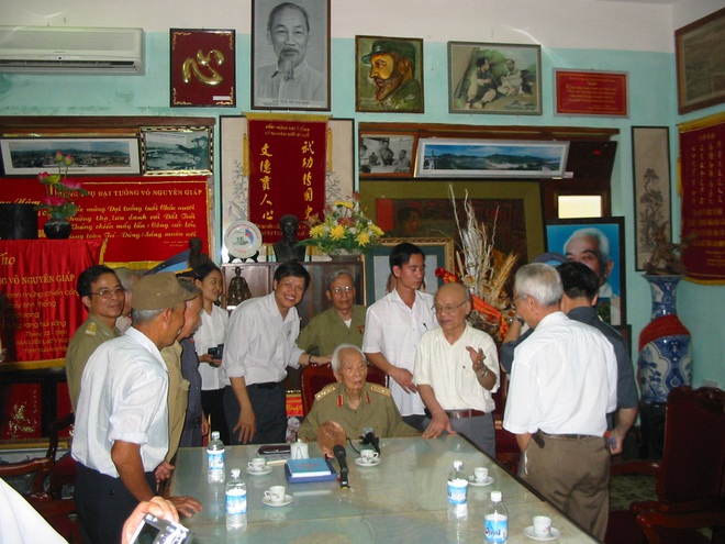 Đại tướng Võ Nguyên Giáp và buổi gặp đặc biệt với CCB trung đoàn TLPK chặn đứng lực lượng KQ Mỹ hùng hậu vào giải cứu phi công ở Sơn Tây - Ảnh 4.