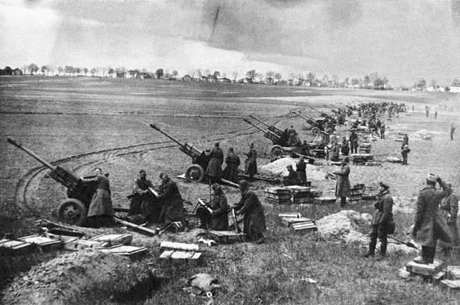Chiến dịch Berlin - Đòn kết liễu của Hồng quân Liên Xô đối với phát xít Đức  - Ảnh 3.