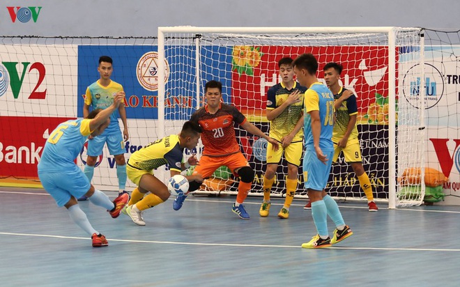 Futsal HDBank VĐQG 2020: Chủ nhà Khánh Hòa nhọc nhằn đánh bại Cao Bằng - Ảnh 1.