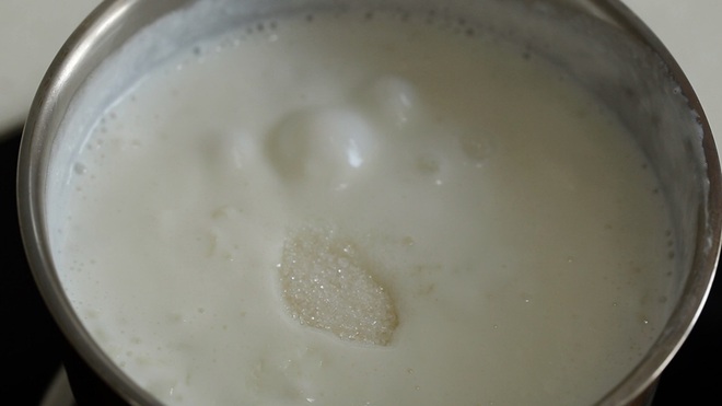 Tận dụng cơm nguội, tôi làm món pudding sữa gạo bé nào cũng thích mê - Ảnh 2.