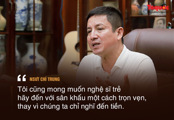 NSƯT Chí Trung: Mưa bão, mất điện khán giả vẫn không về, chúng tôi thắp đèn dầu lên diễn tiếp - Ảnh 3.