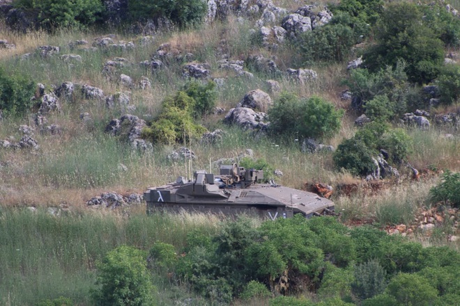 Đặc nhiệm, xe tăng Merkava của Israel vượt tuyến xanh, lính Lebanon giương tên lửa sẵn sàng nhả đạn - Tình thế cực kỳ căng thẳng - Ảnh 3.