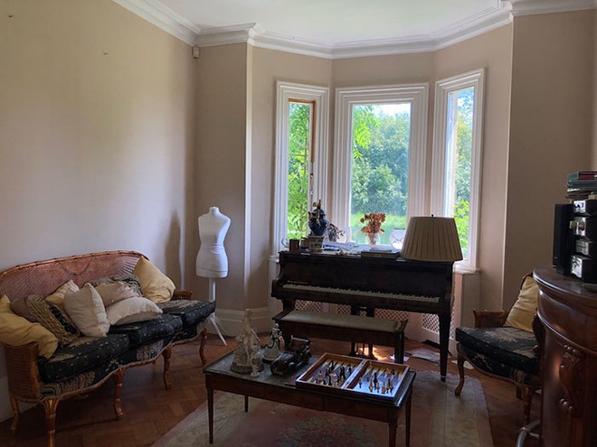 Kỳ lạ ng&ocirc;i biệt thự cổ bỏ hoang c&ugrave;ng nhiều vật phẩm đắt tiền - Ảnh 11.