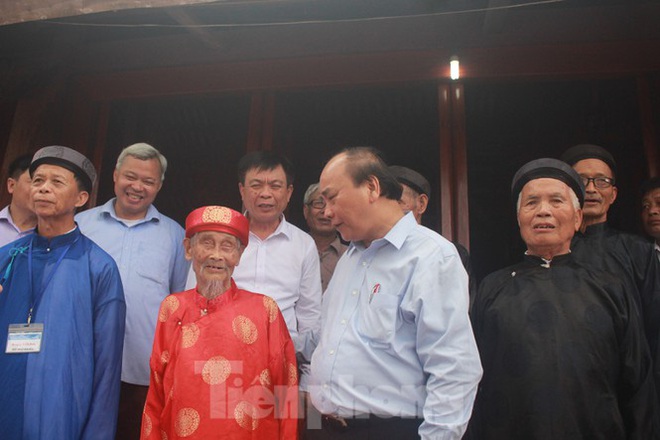 Thủ tướng dạo bước ở vựa vải thiều lớn nhất nước - Ảnh 5.