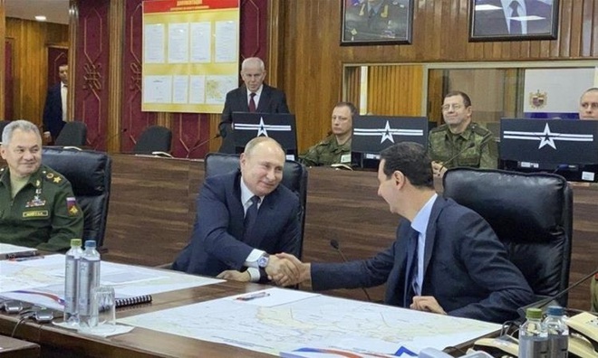 TT Putin ra đòn hiểm ở Syria - Máy bay Mỹ áp sát căn cứ đầu não Khmeimim, tiêm kích Su-35 Nga quên truy kích - Ảnh 1.