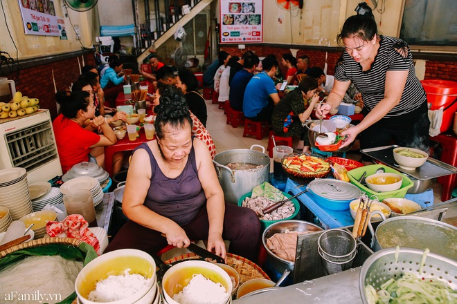 Sau màn xuất hiện trên CNN mà vẫn chửi không nể nang, bà Thảo hàng bún Ngô Sĩ Liên gần đây bỗng hiền đến lạ và lời tâm sự gây choáng của chính bà chủ thương hiệu “bún chửi” - Ảnh 12.