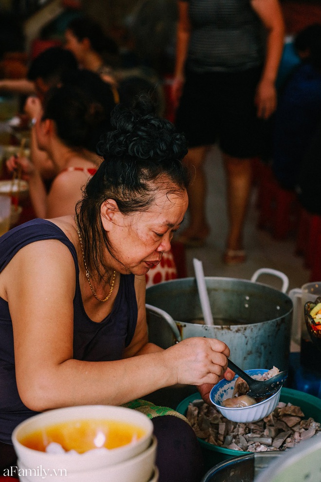 Sau màn xuất hiện trên CNN mà vẫn chửi không nể nang, bà Thảo hàng bún Ngô Sĩ Liên gần đây bỗng hiền đến lạ và lời tâm sự gây choáng của chính bà chủ thương hiệu “bún chửi” - Ảnh 8.