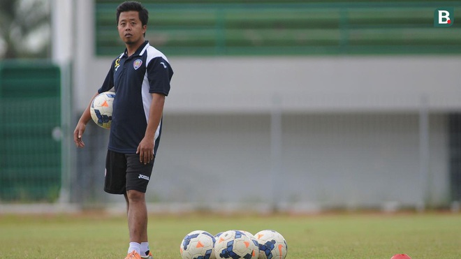 Chưa thể đá lại như V.League, cầu thủ Indo bán hàng rong, cầm cố xe chăm vợ đẻ vì cạn tiền - Ảnh 2.