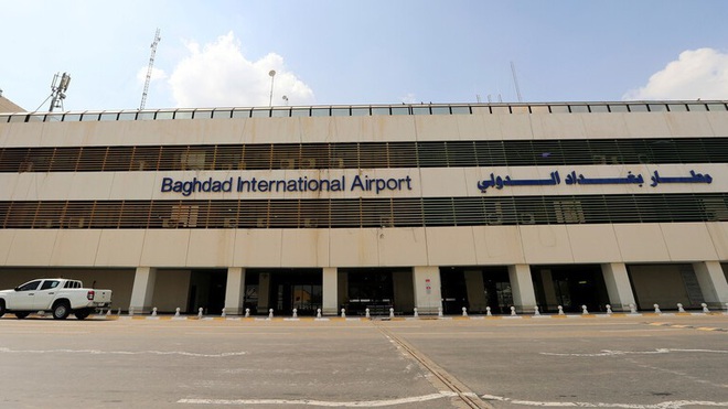 Tên lửa bí ẩn rơi gần sân bay quốc tế Baghdad - Đoàn xe Nga rầm rập thông chốt, suýt húc thẳng vào xe bọc thép Mỹ - Ảnh 1.