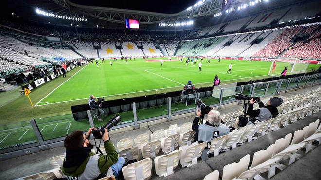  Serie A chờ hoãn lần 2, Ronaldo sắp lỡ ngôi vô địch với Juventus  - Ảnh 1.