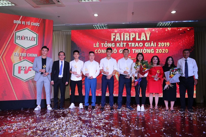 Nữ trung vệ Chương Thị Kiều giành giải thưởng Fair-play 2019  - Ảnh 1.