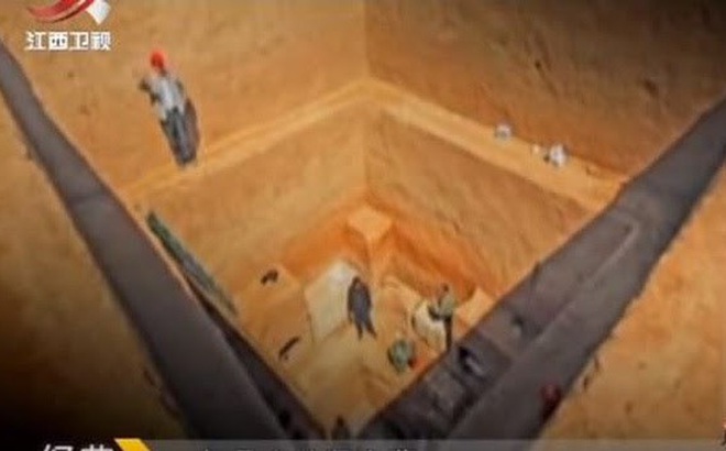 Mở nắp quan tài ở ngôi mộ 3.000 năm tuổi, nhà khảo cổ kinh ngạc nhìn thấy một thứ