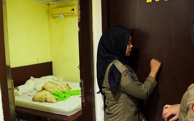 Indonesia: Cảnh sát đột kích khách sạn trong đêm Valentine
