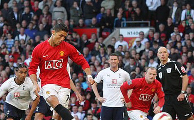 Mong CR7 hỏng penalty - tâm tư của trọng tài bị xem là thần hộ mệnh MU
