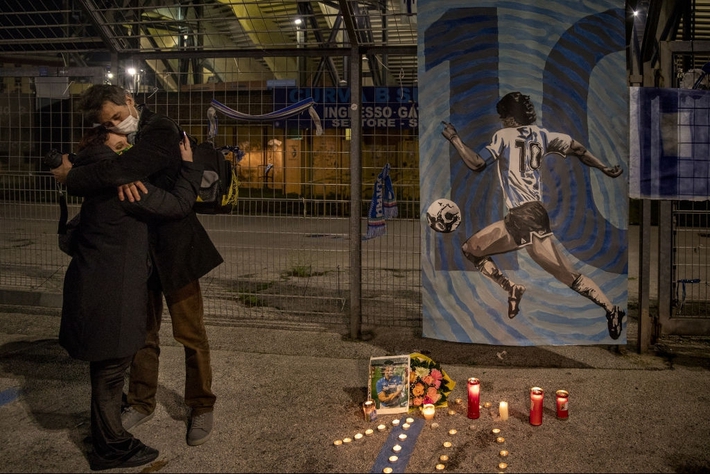 Đất nước Argentina chìm trong biển nước mắt tiếc thương Maradona - Ảnh 14.