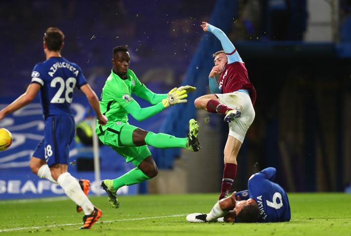 2 phút bắn hạ West Ham, Chelsea bay bổng Top 5 Ngoại hạng Anh - Ảnh 3.