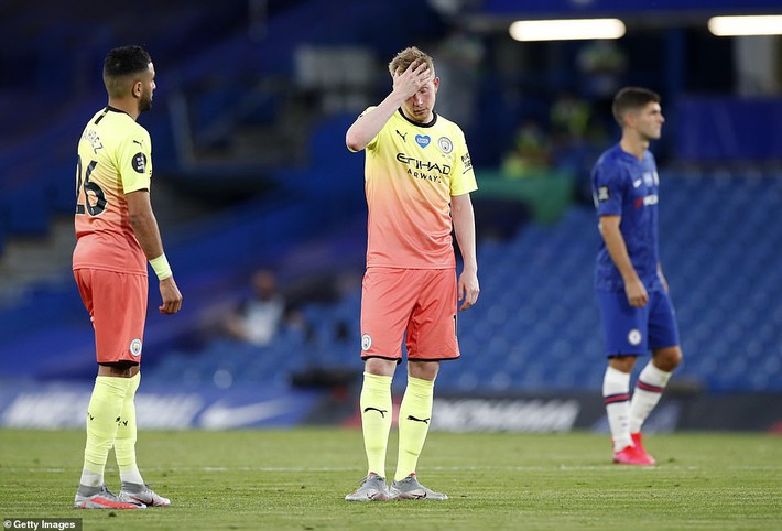 Liverpool chính thức giành chức vô địch Premier League sau 30 năm chờ đợi - Ảnh 3.