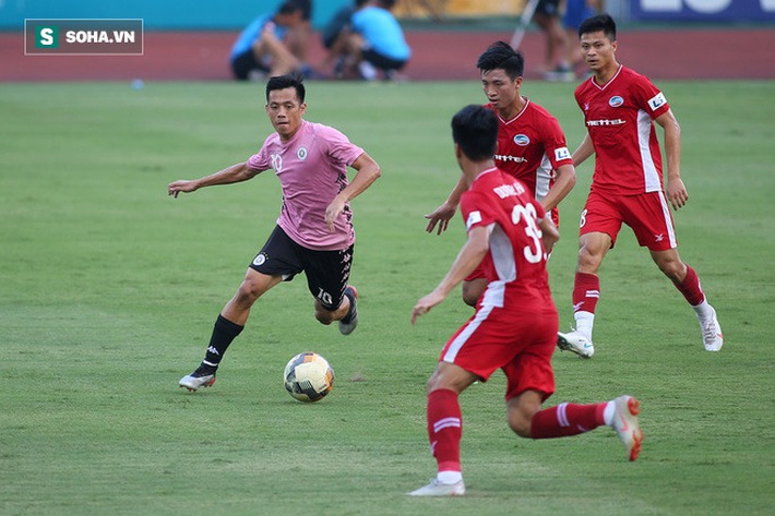 Siêu tiền đạo lại tỏa sáng, Hà Nội thắng dễ Viettel trong ngày Bùi Tiến Dũng hóa tội đồ - Ảnh 3. Siêu tiền đạo lại tỏa sáng, Hà Nội thắng dễ Viettel trong ngày Bùi Tiến Dũng hóa tội đồ - Ảnh 3.