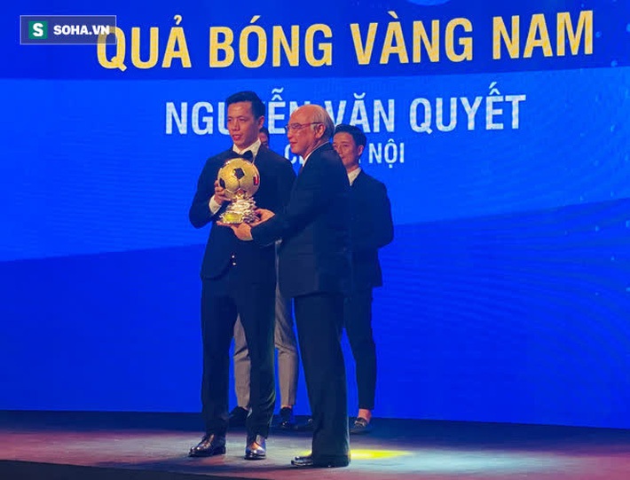 Văn Quyết tri ân nhân vật đặc biệt của bóng đá Việt Nam sau khoảnh khắc nhận QBV - Ảnh 1.