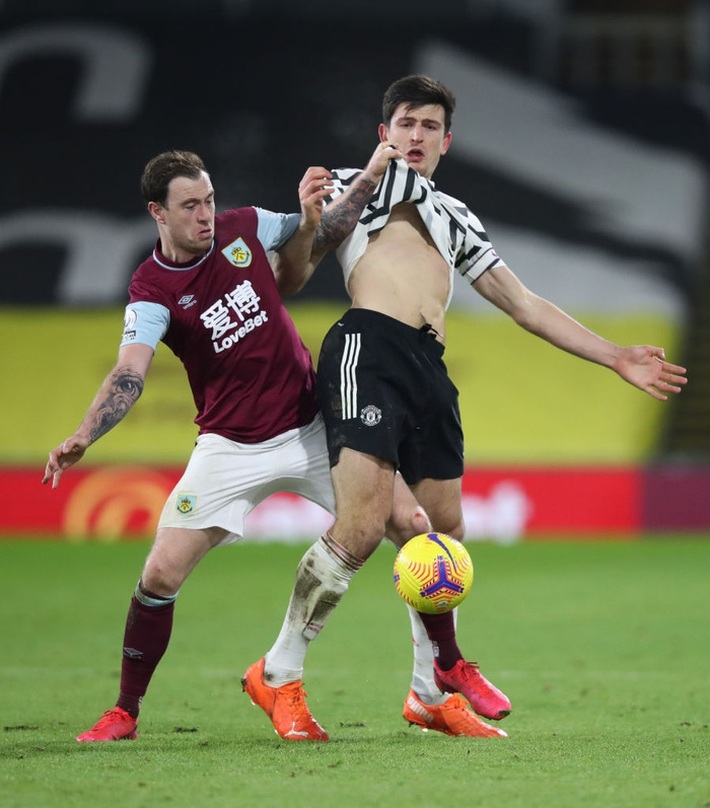 Chấm điểm cầu thủ MU vs Burnley: Pogba, Bailly rực sáng ngày Quỷ đỏ lên đầu bảng - Ảnh 4.