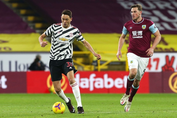 Chấm điểm cầu thủ MU vs Burnley: Pogba, Bailly rực sáng ngày Quỷ đỏ lên đầu bảng - Ảnh 6.