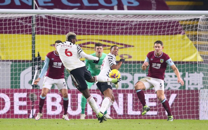 Chấm điểm cầu thủ MU vs Burnley: Pogba, Bailly rực sáng ngày Quỷ đỏ lên đầu bảng - Ảnh 7.