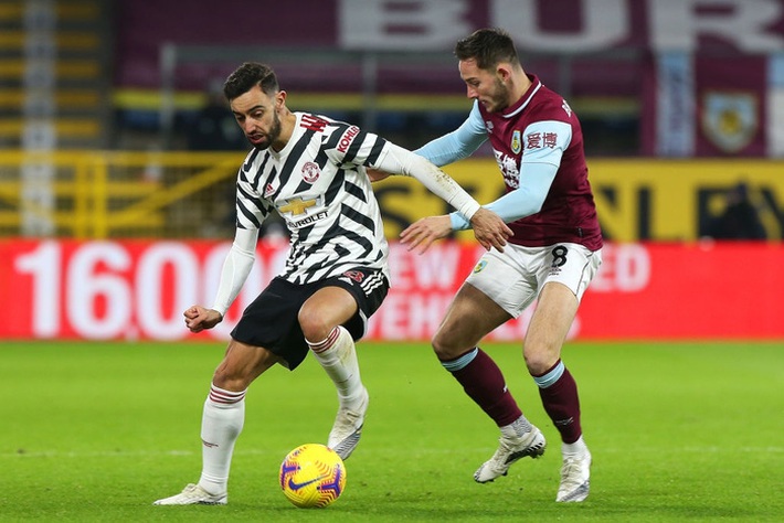Chấm điểm cầu thủ MU vs Burnley: Pogba, Bailly rực sáng ngày Quỷ đỏ lên đầu bảng - Ảnh 8.