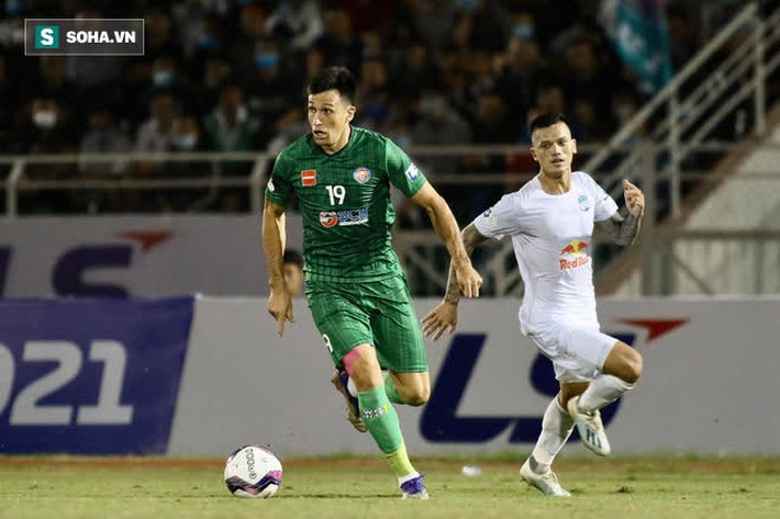 HLV Nguyễn Thành Vinh: Kiatisuk thay người quá muộn, Công Phượng đang gặp vấn đề ở HAGL - Ảnh 1.