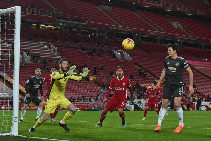 Chấm điểm cầu thủ MU: Luke Shaw, Wan-Bissaka bỏ Salah, Mane vào túi quần - Ảnh 1.
