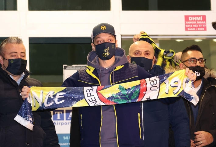 Mesut Ozil hưởng lương 4,5 triệu Bảng/mùa ở Fenerbahce - Ảnh 1.