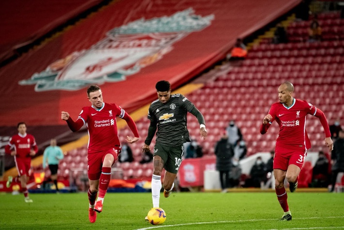 Chấm điểm cầu thủ MU: Luke Shaw, Wan-Bissaka bỏ Salah, Mane vào túi quần - Ảnh 10.