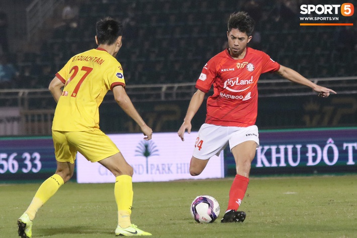 Cầu thủ Việt kiều Lee Nguyễn ra mắt chưa trọn vẹn - Ảnh 10.