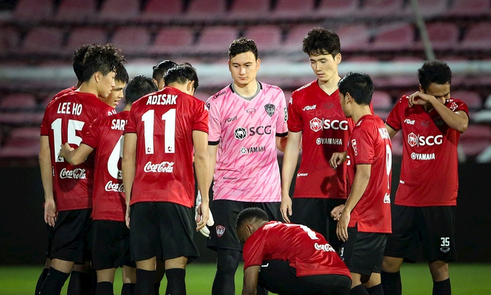 Muangthong kiện lên FIFA, đại diện của Văn Lâm đáp trả: Cứ chờ 5 ngày nữa xem! - Ảnh 1.
