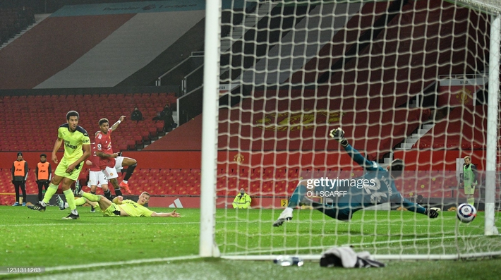 Tiến sĩ 23 tuổi đưa Man United đến chiến thắng; Pep Guardiola cho Arsenal nếm mùi tuyệt vọng - Ảnh 1.