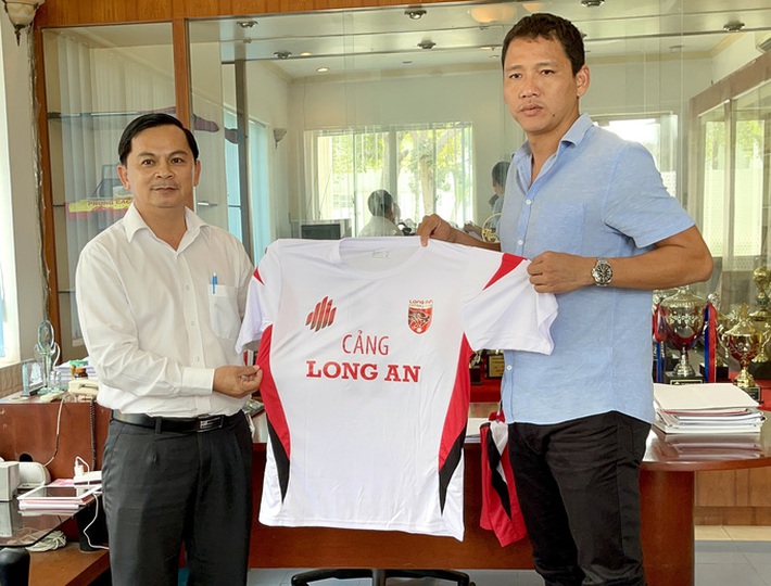 Chiêu mộ lão tướng Anh Đức, CLB ĐTLA đặt tham vọng lên V-League năm 2023 - Ảnh 1.