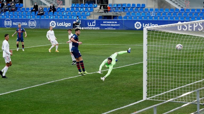 Varane tỏa sáng rực rỡ, Real Madrid ngược dòng kịch tính trước Huesca - Ảnh 2.