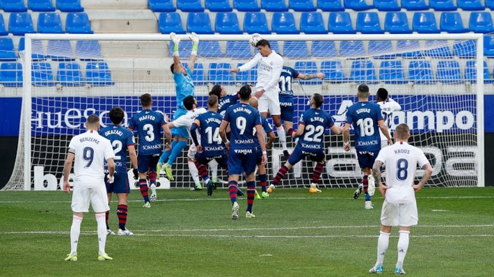 Varane tỏa sáng rực rỡ, Real Madrid ngược dòng kịch tính trước Huesca - Ảnh 3.