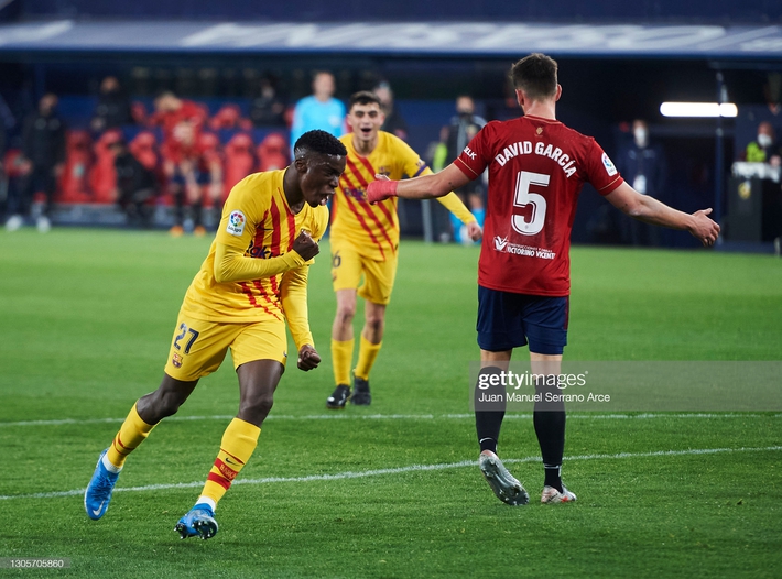 Messi kiến tạo điệu nghệ, giữ Barca trên đường đua vô địch; Man United mất ngôi nhì bảng - Ảnh 2.