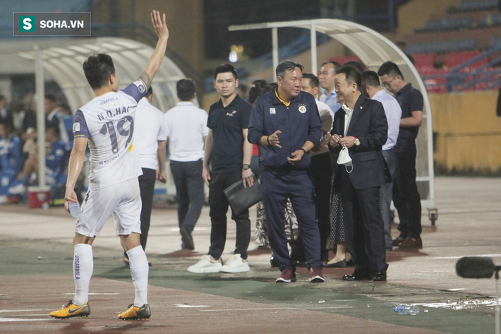 Bầu Hiển vui ra mặt, nắm chặt tay động viên Hà Nội FC trước ngày có biến động lớn - Ảnh 7.