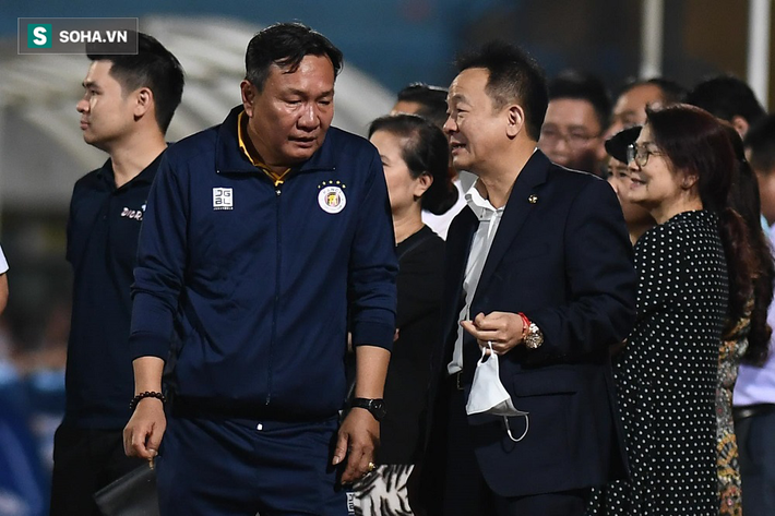 Bầu Hiển vui ra mặt, nắm chặt tay động viên Hà Nội FC trước ngày có biến động lớn - Ảnh 5.