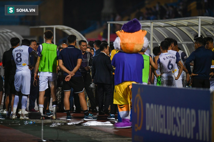 Bầu Hiển vui ra mặt, nắm chặt tay động viên Hà Nội FC trước ngày có biến động lớn - Ảnh 4.