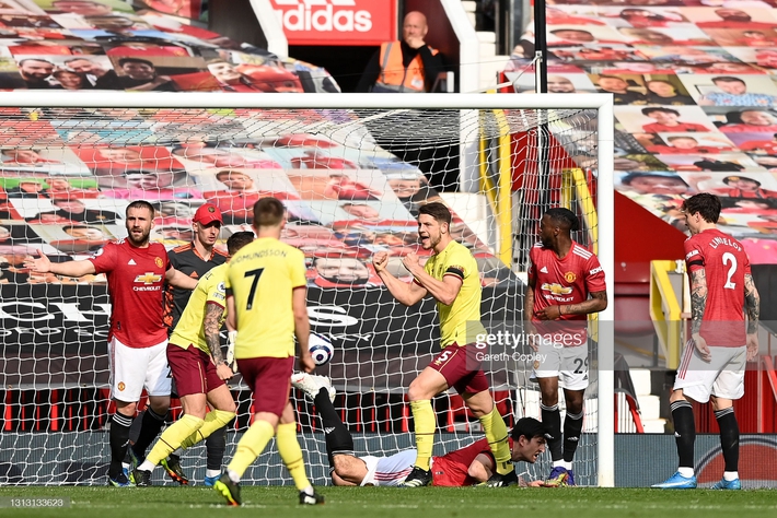 Truyền nhân Van Persie lập công, cánh cửa vô địch Premier League lại mở ra với Man United - Ảnh 2.