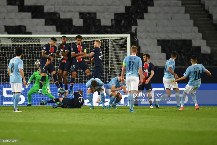 Lội ngược dòng nhờ bàn thắng kỳ diệu, Pep Guardiola cùng học trò hạ đo ván PSG trên đất khách - Ảnh 5.
