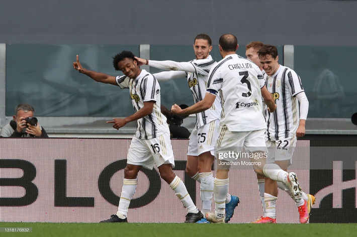 Ronaldo nổ súng níu kéo hi vọng cho Juventus; Chelsea mất chức vô địch vào tay Leicester - Ảnh 2.